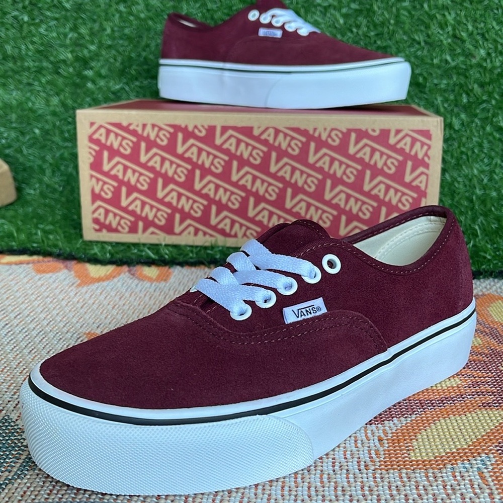 Vans WMNS Authentic Platfor
(Suede) Port Royale/True
VN0ARAVRJNR PlatformS - Picture 13 of 16